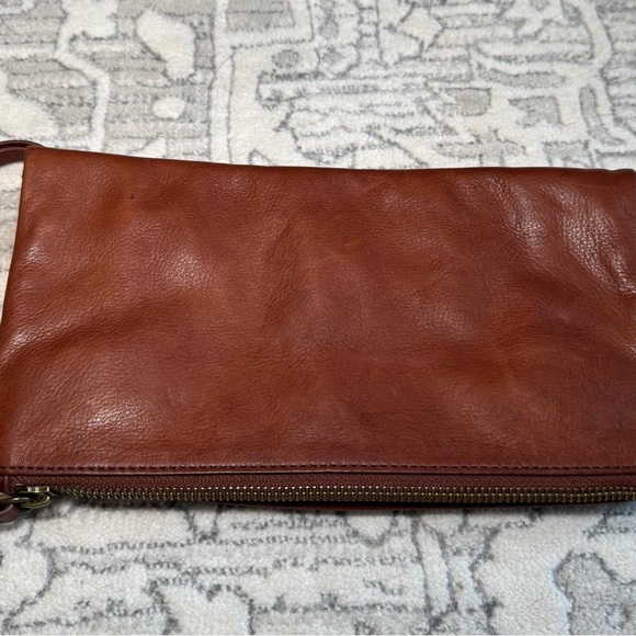 Margot Cognac Leather
Dual Compartment leather clutch - Picture 5 of 10